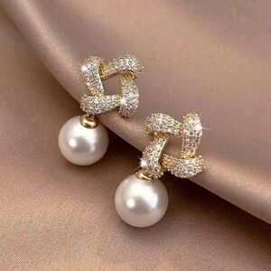 New Elegant Gold Tone and Faux Pearl Drop Earrings
